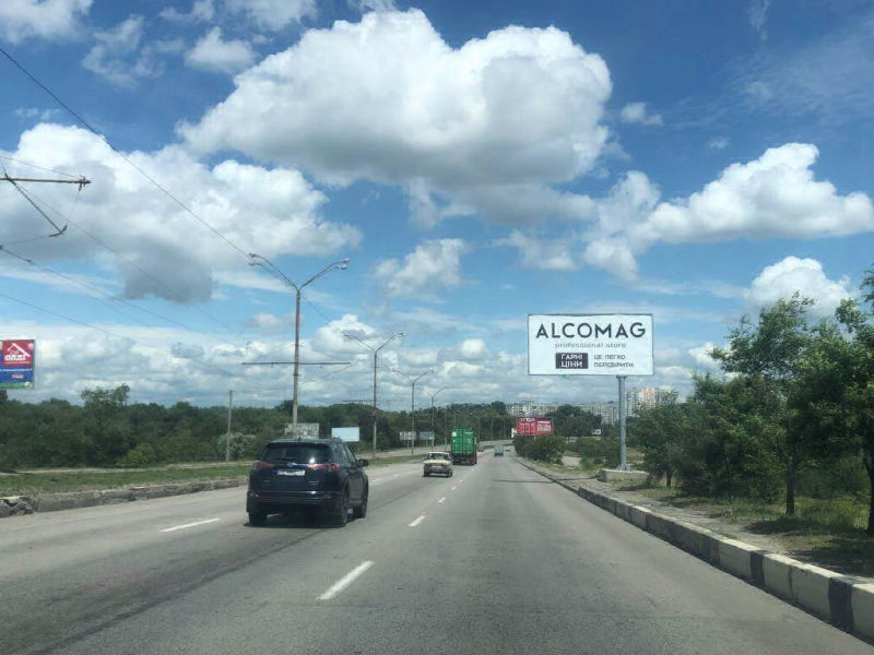 орендувати білборд